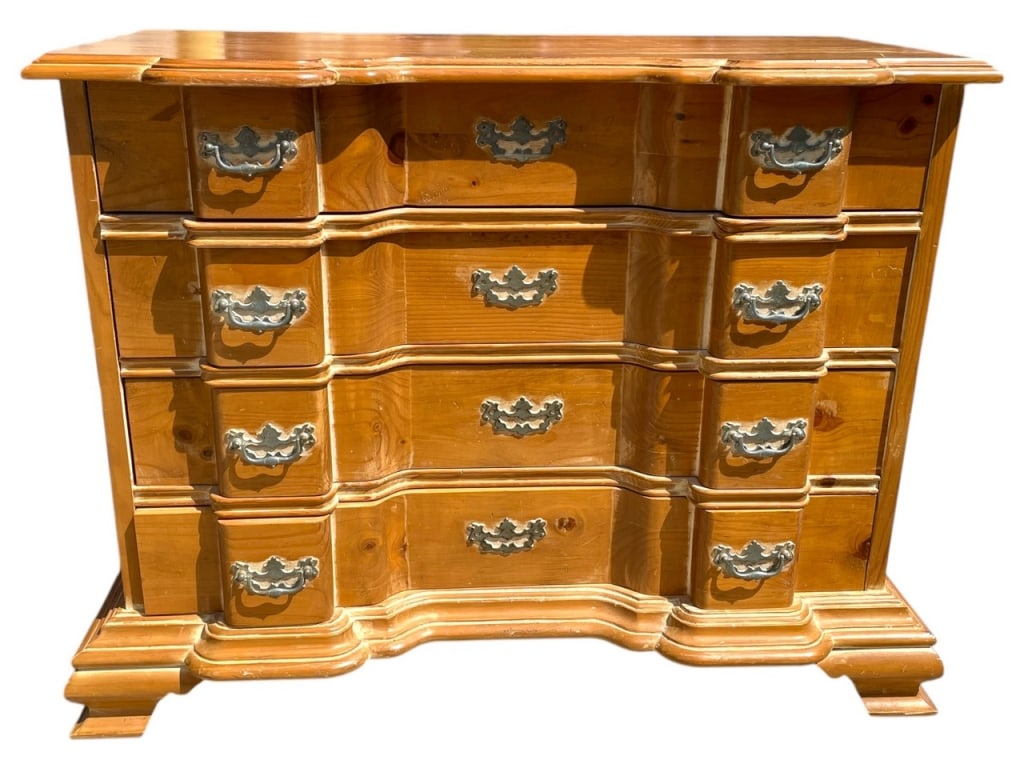 CHIPPENDALE STYLE PINE GODDARD BLOCK FRONT DRESSER (1 of 6)