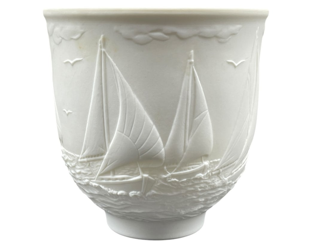 LLADRO COLLECTOR'S SOCIETY SAILING THE SEAS VOTIVE (1 of 6)