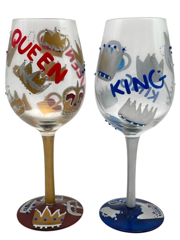PAIR OF LOLITA QUEEN & KING WINE GLASSES 9": PAIR OF LOLITA QUEEN & KING WINE GLASSES 9" -VERY GOOD PRE OWNED CONDITION -PAIR OF GLASSES -APPROX 9" -JA 031025 ***Please note that due to limited storage space, all items must be picked up within 1