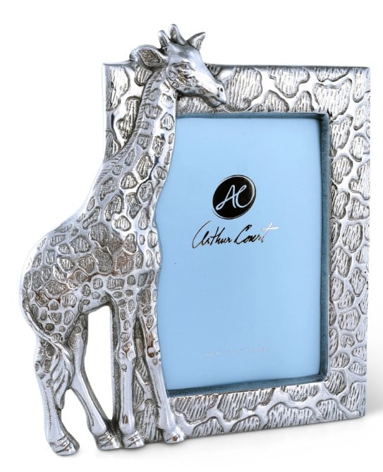 NEW ARTHUR COURT GIRAFFE FRAME IN BOX 6": Utilize the eye-catching design of Arthur Court's Giraffe Frame to draw attention to your favorite picture. The giraffe's long, muscular neck pushes its head above the frame's top edge, while its thin