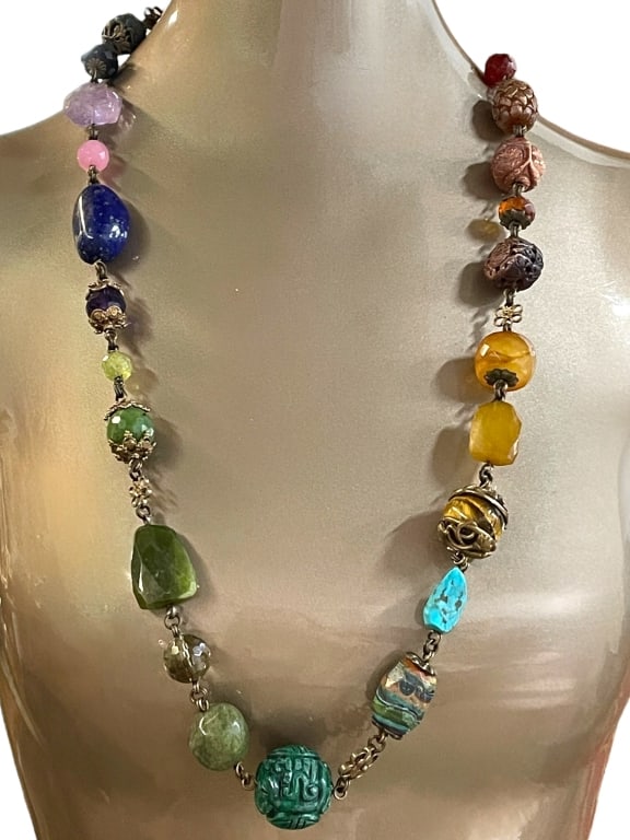 MURANO STYLE GLASS BEADED NECKLACE 17": MURANO STYLE GLASS BEADED NECKLACE 17" -VERY GOOD PRE OWNED CONDITION -APPROX 17" -JA 031325 By bidding on this item, you have read, understand and agree to the terms and conditions of the auction. To