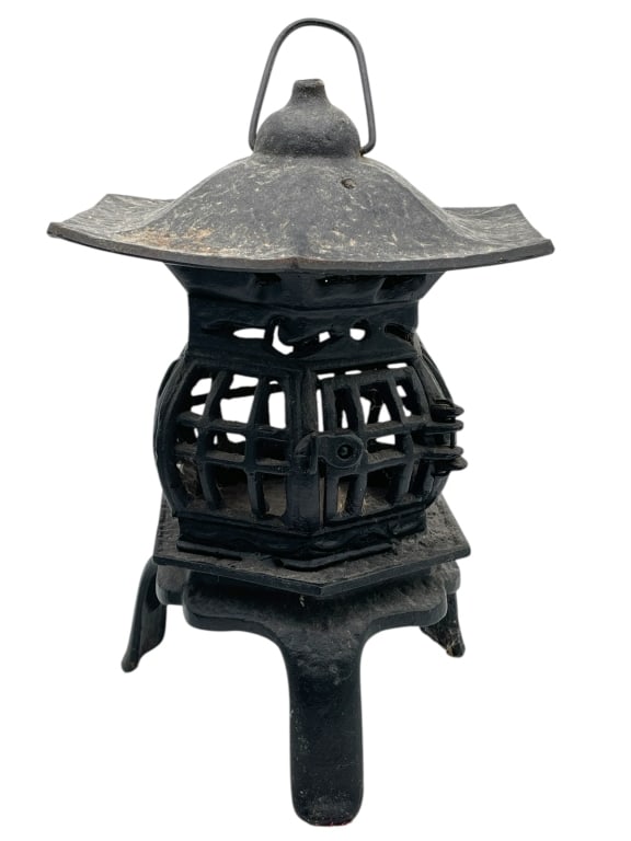JAPANESE PAGODA LANTERN 13": JAPANESE PAGODA LANTERN 13" -VERY GOOD PRE OWNED CONDITION -APPROX 13" -JA 031225 By bidding on this item, you are abiding by the