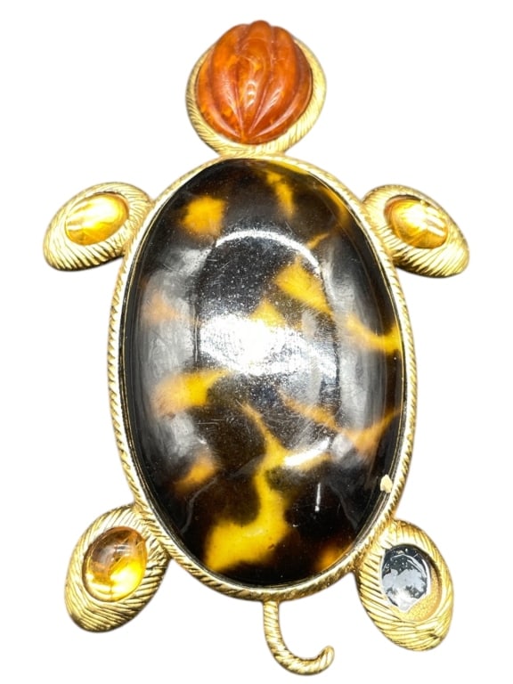 TURTLE BROACH WITH GOLD TONES AND MULTI STONES: TURTLE BROACH WITH GOLD TONES AND MULTI STONES - GOOD PRE OWNED CONDITION - MISSING ONE STONE [AS SEEN IN PICTURE] - SIZE APPROX 3" - KW313