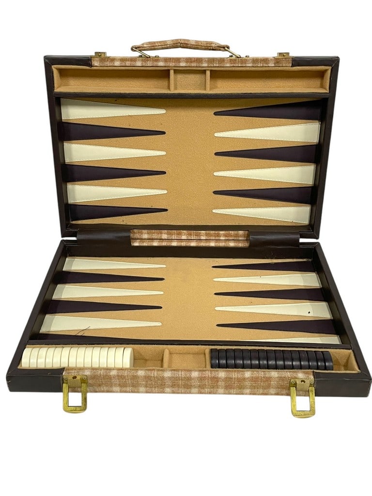 VINTAGE BACKGAMMON SET IN PLAID CASE (1 of 6)