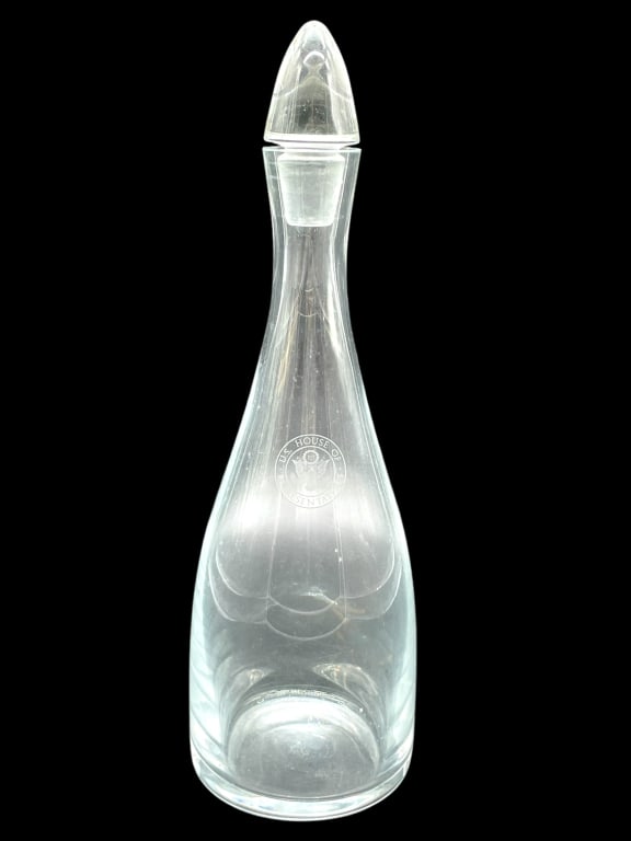 U.S. HOUSE OF REPRESENTATIVES CRYSTAL DECANTER 14": U.S. HOUSE OF REPRESENTATIVES CLEAR CRYSTAL DECANTER 14" -VERY GOOD PRE OWNED CONDITION -APPROX 14" -JA 031225 By bidding on this