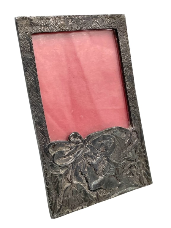 VINTAGE SILVER PICTURE FRAME 8" MADE IN ENGLAND (1 of 7)