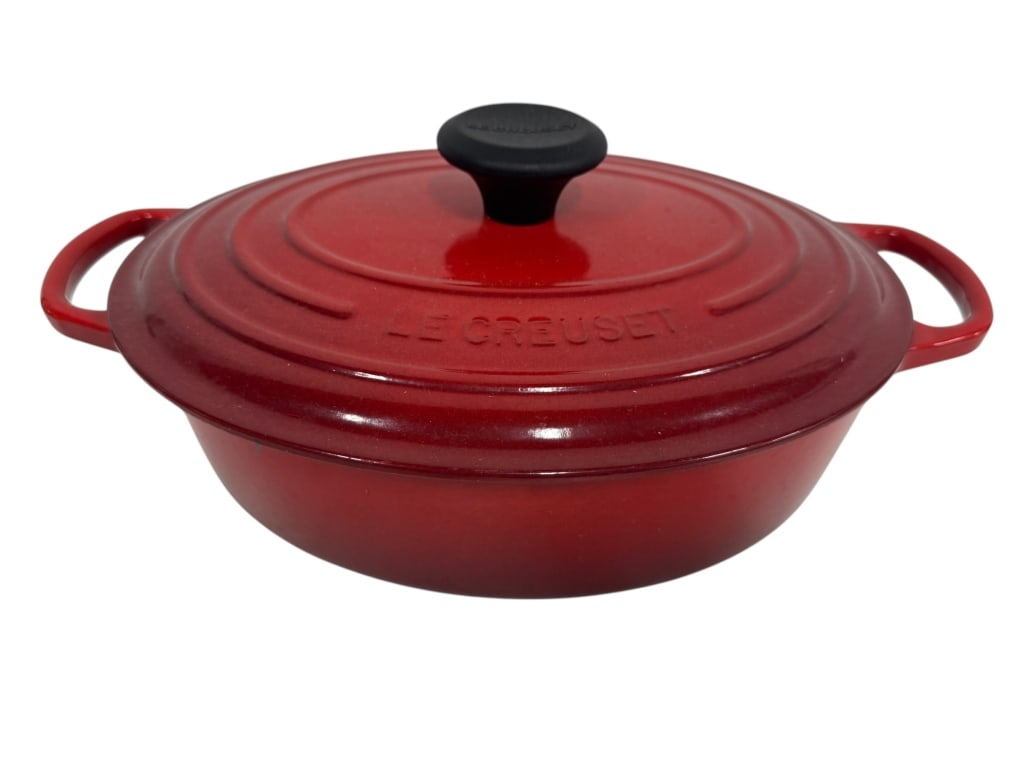 LE CREUSET FRANCE 27 COVERED RED CASSEROLE: LE CREUSET FRANCE 27 COVERED RED CASSEROLE -VERY GOOD PREOWNED CONDITION
