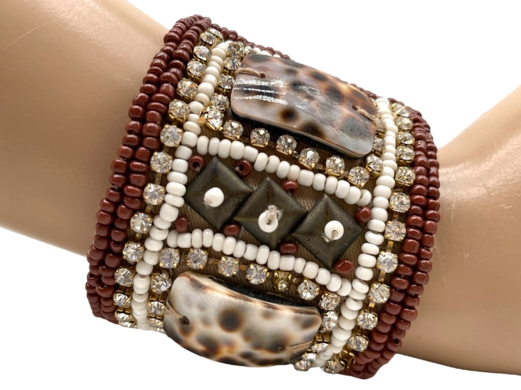 MARE SOLE AMORE SHELL & RHINESTONE CUFF BRACELET (1 of 6)