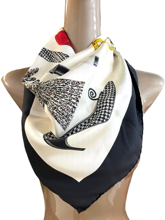 CHRISTIAN DIOR LA PARISIENNE SILK SCARF 34" (1 of 5)