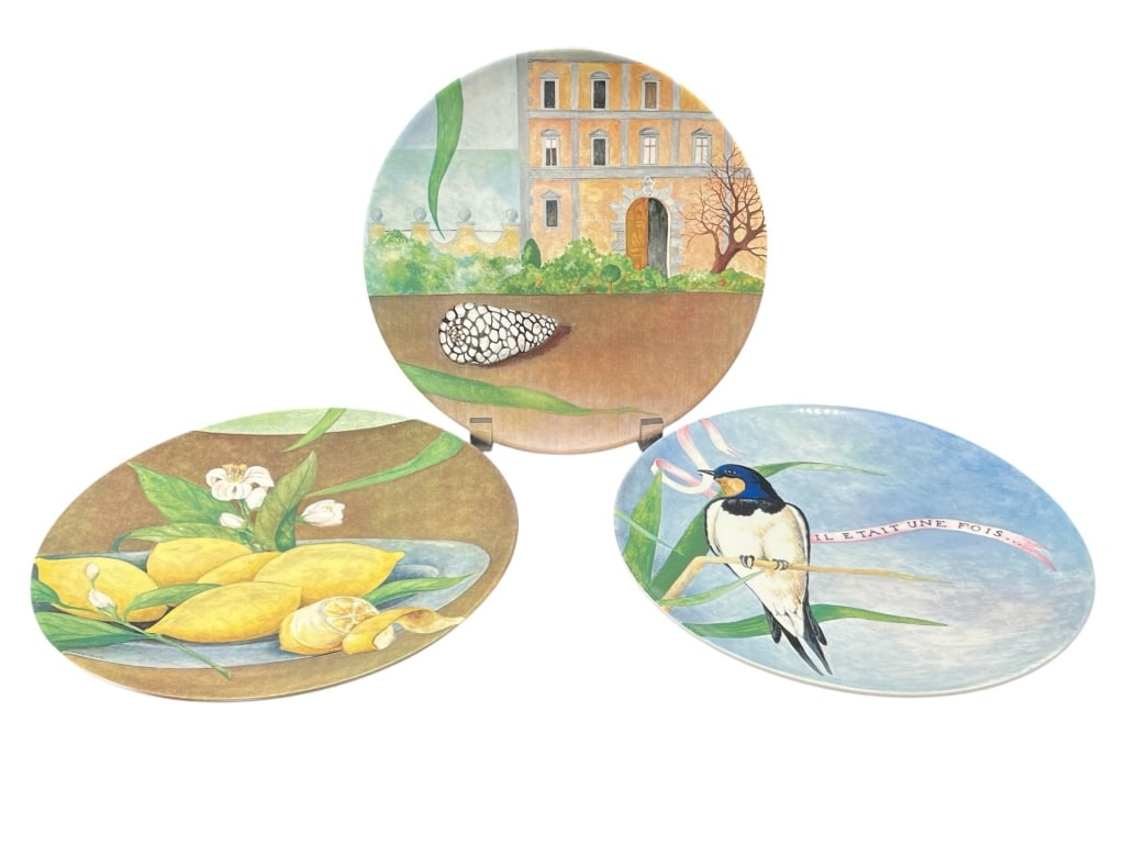 SET OF 3 ASSORTED GIEN PLATES 9": SET OF 3 ASSORTED GIEN PLATES 9" -VERY GOOD PRE OWNED CONDITION -APPROX 9" -SET OF 3 GIEN PLATES IN DIFFERENT DESIGNS -JA 030325 ***Please note that due to limited storage space, all items must be pic