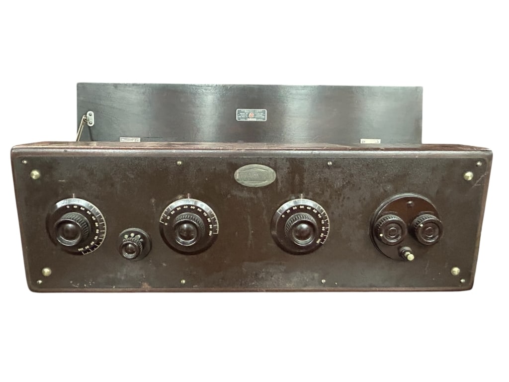 ANTIQUE ATWATER KENT RADIO RECEIVER 9" (1 of 3)