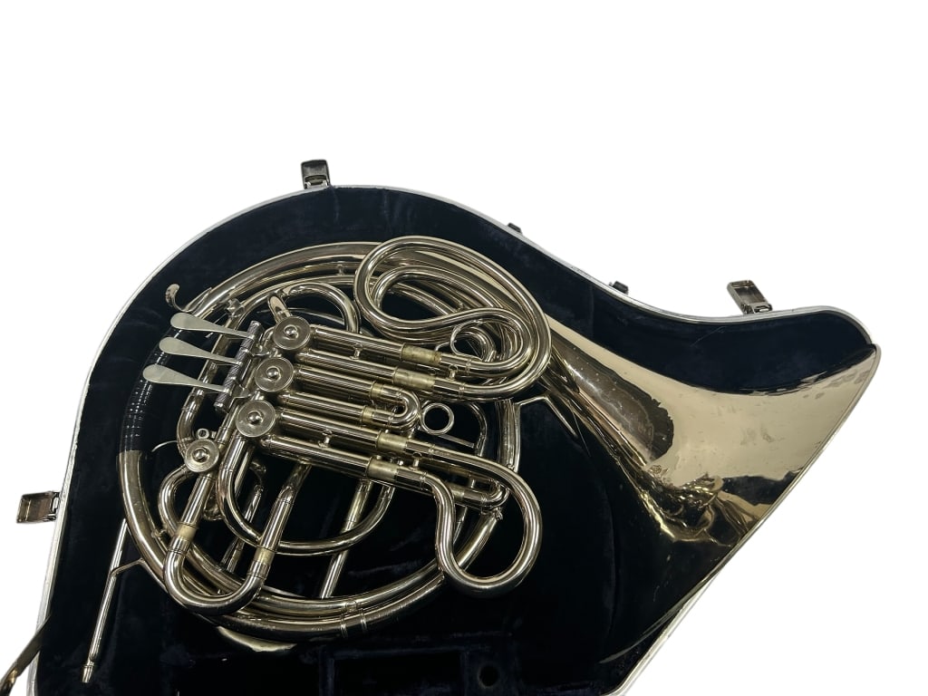 CONN DOUBLE FRENCH HORN WITH HARD CASE (1 of 6)