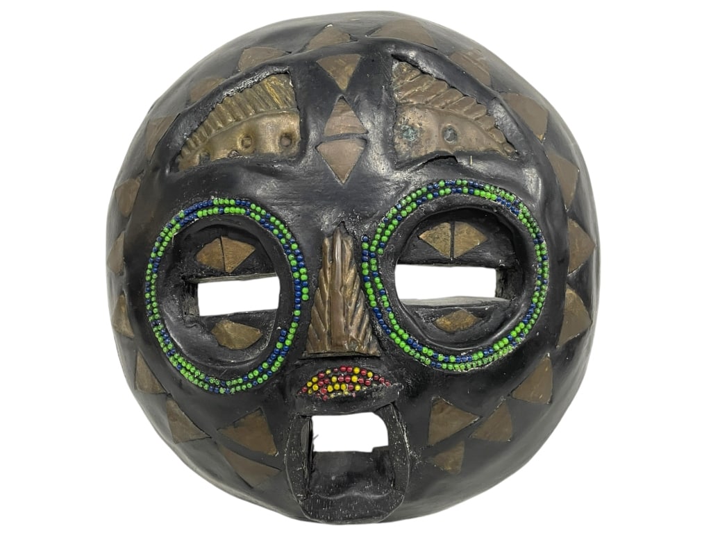 VINTAGE GHANA AFRICAN WOOD CARVED METAL BEAD MASK: VINTAGE GHANA AFRICAN WOOD CARVED METAL BEADED MASK -VERY GOOD CONDITION -HAND MADE IN GHANA, PRODUCED BY AFRICAN ARTS & CRAFTS INT'L -APPROX 10" X 9.5" -JA 121324 #12 ***Please note that due to limit