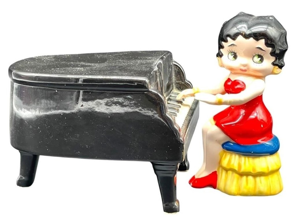 VANDOR BETTY BOOP PLAYING PIANO MUSIC BOX 7": BETTY BOOP PLAYING PIANO MUSIC BOX VANDOR MADE IN JAPAN -5" X 7" APPROX -VERY GOOD PRE OWNED CONDITION, MINOR WEAR -DP122024 ***Please note that due to limited storage space, all items must be picked