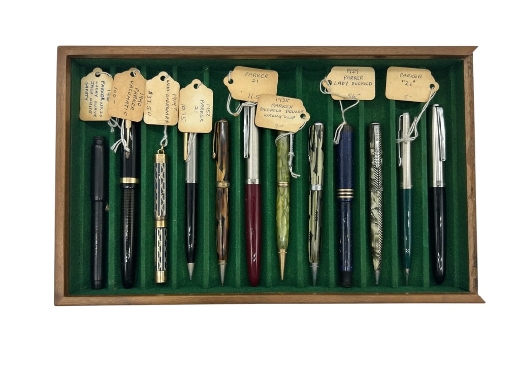 COLLECTION OF 12 VINTAGE PARKER PENS IN CASE (1 of 4)