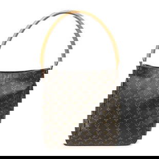 LOUIS VUITTON LOOPING GM COATED CANVAS BAG: Crafted from iconic Monogram coated canvas, the Louis Vuitton Looping GM offers a timeless silhouette with a comfortably curved leather handle. Its spacious interior, golden brass hardware, and struct