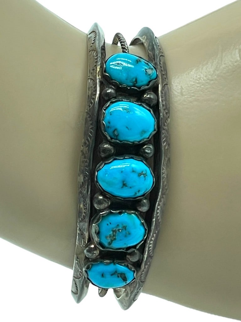 VINTAGE NAVAJO CUFF BRACELET WITH HANDCUT TURQUOIS (1 of 10)