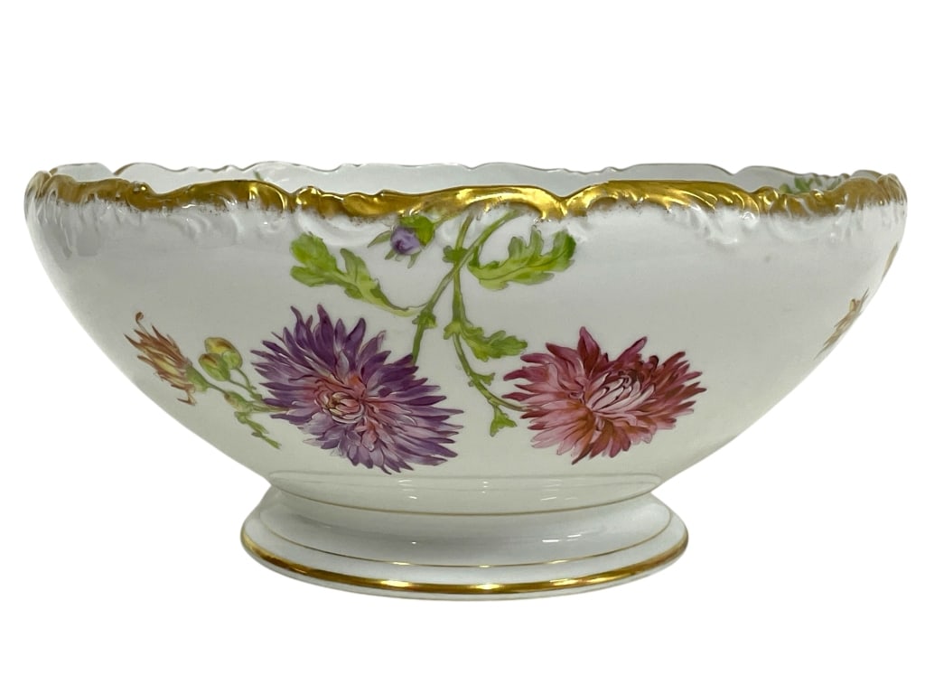 MONTJOVIS T&V FRENCH PORCELAIN BOWL 14": MONTJOVIS T&V FRENCH PORCELAIN BOWL 14" -VERY GOOD PRE OWED CONDITION -APPROX 14" X 6" -HAND-PAINTED PORCELAIN BOWL WITH FLORAL MOTIF. SCALLOPED RIM WITH RAISED DETAILING AND ELEGANT GOLD GILDING. FEA