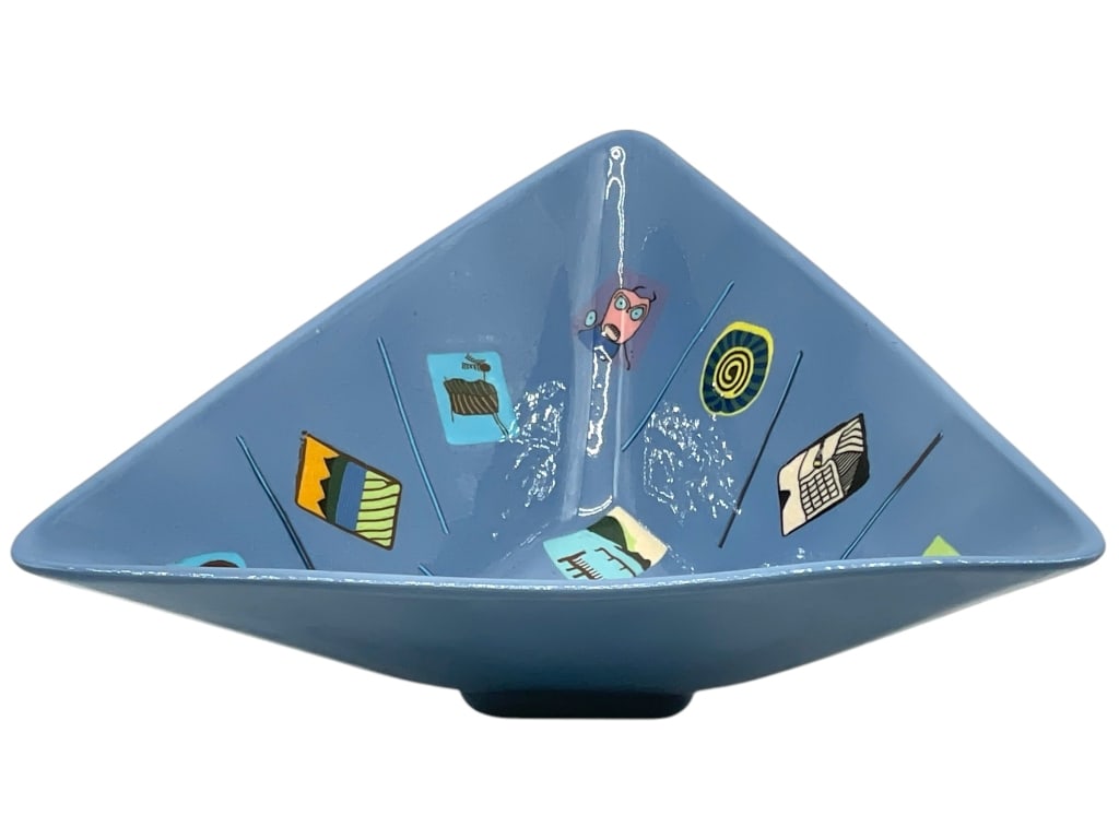 TRIANGULAR MID-CENTURY MODERN CERAMIC BOWL 8.5" (1 of 6)