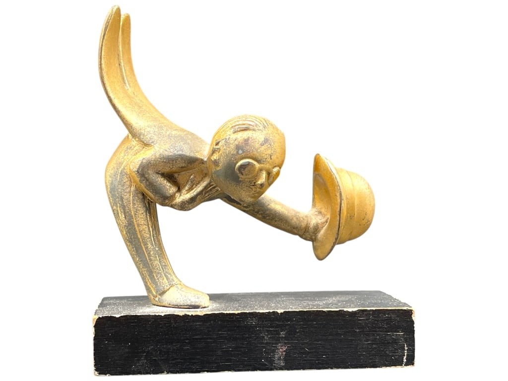 ART DECO GILDED FIGURINE MAN BOWING WITH TOP HAT: VINTAGE ART DECO GILDED FIGURINE OF A MAN BOWING WITH TOP HAT -WHIMSICAL CAST METAL FIGURE WITH GOLD FINISH DEPICTING A STYLIZED MAN IN TAILCOAT BOWING AND TIPPING HIS HAT. MOUNTED ON A BLACK WOOD BAS