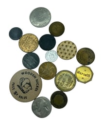 ASSORTED VINTAGE TOKENS AND AMUSEMENT COINS