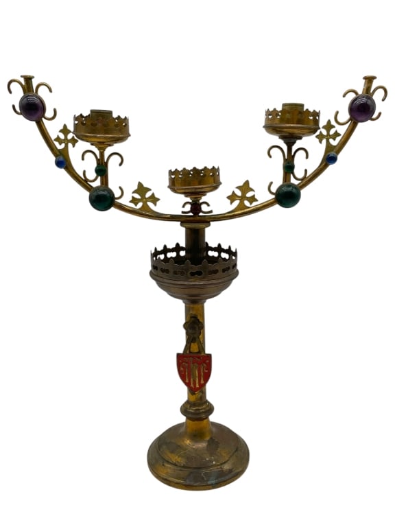 ANTIQUE BRASS CHURCH CANDELABRA 18": ANTIQUE BRASS CHURCH CANDELABRA 18" -VERY GOOD PRE OWNED CONDITION -APPROX 18" X 16" -FEATURES ORNATE SCROLLWORK, JEWELED GLASS INSETS, AND CROWNED BOBECHES. DECORATED WITH FLEUR-DE-LIS ACCENTS AND RE