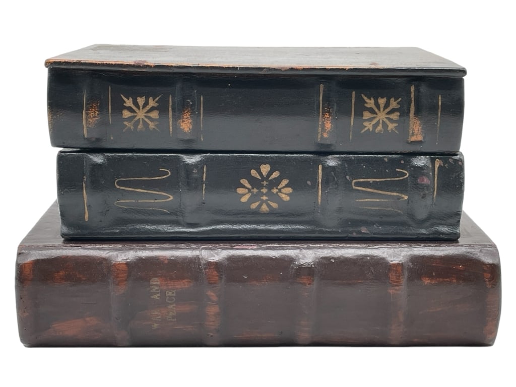 SET OF TWO DECORATIVE BOOK BOXES (1 of 8)