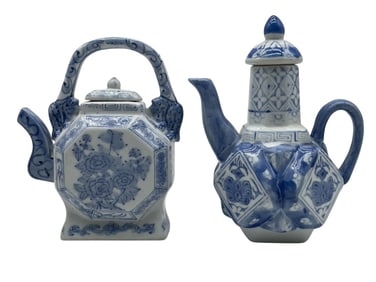 PAIR OF BLUE & WHITE PORCELAIN TEAPOTS 7"
