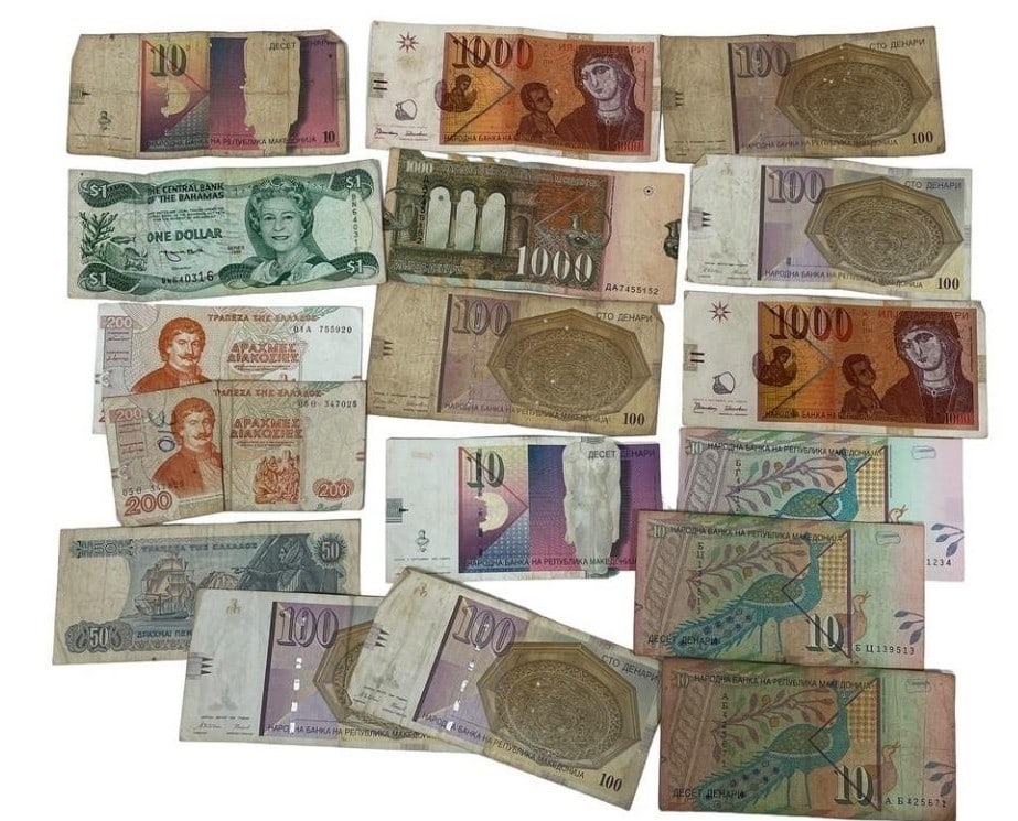 LOT OF FOREIGN PAPER MONEY | WORLD BANK NOTES (1 of 2)