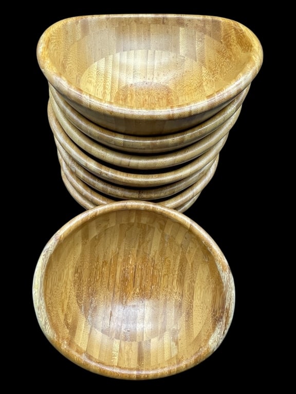 SET OF 8 TOTALLY BAMBOO STACKABLE BOWLS: SET OF 8 TOTALLY BAMBOO STACKABLE BOWLS - SET OF BAMBOO BOWLS THAT CAN BE USED FOR SALAD AND SMALL DISHES. - APPROX SIZE: 7.5"W x 6"D x 2.5"H - GOOD PRE OWNED CONDITION - KW319