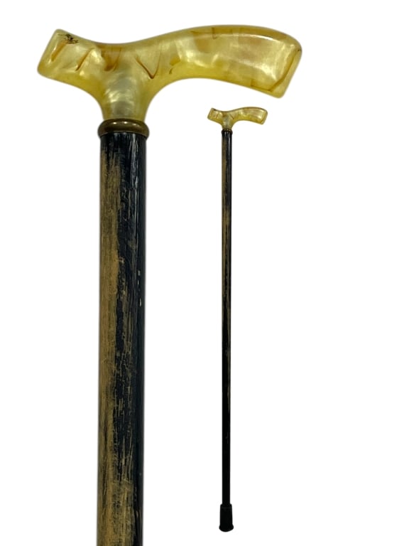 WALKING CANE WITH MARBLED LUCITE HANDLE 37" (1 of 2)