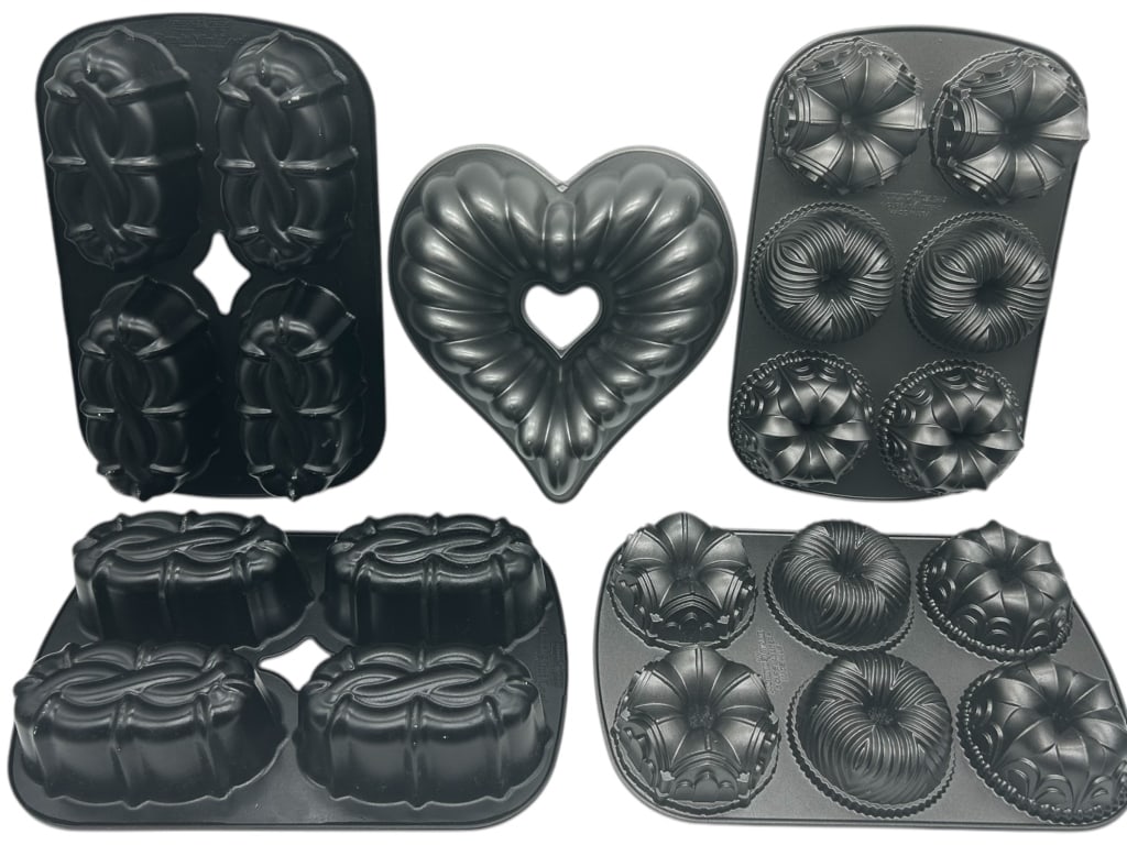 LOT OF 5 NORDIC WARE BUNDT CAKE PANS 14" (1 of 5)