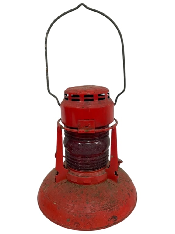 VINTAGE RED METAL RAILROAD OR SIGNAL LANTERN (1 of 7)