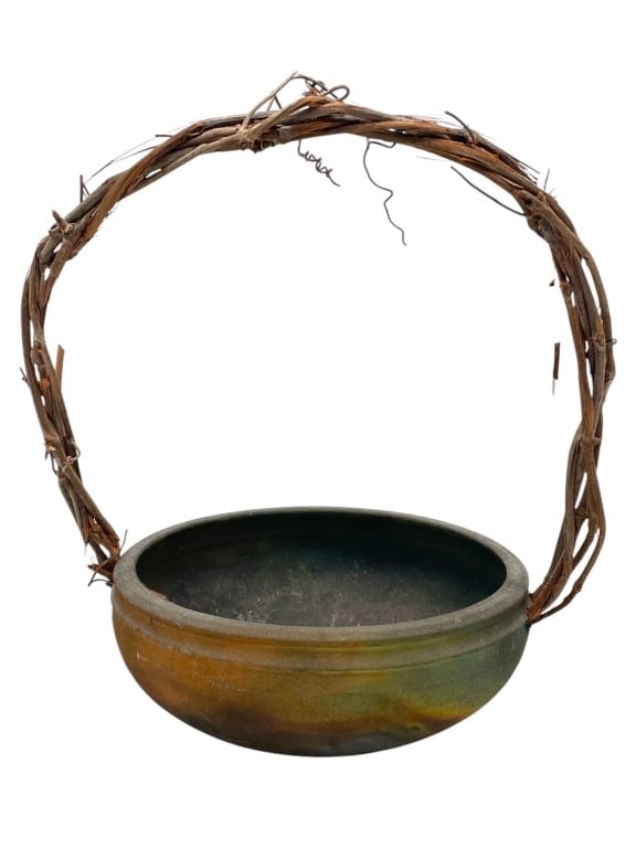SIGNED RUSTIC POTTERY BOWL WITH NATURAL HANDLE: SIGNED RUSTIC POTTERY BOWL WITH NATURAL GRAPEVINE HANDLE -VERY GOOD PRE OWNED CONDITION -APPROX 13" X 8" -EARTH-TONED HANDCRAFTED STONEWARE WITH ORGANIC TEXTURE AND NATURAL PATINA. PERFECT FOR COUNTRY