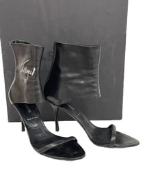 SIGNED JIL SANDER BLACK HEELS W/ ANKLE CUFF SZ38