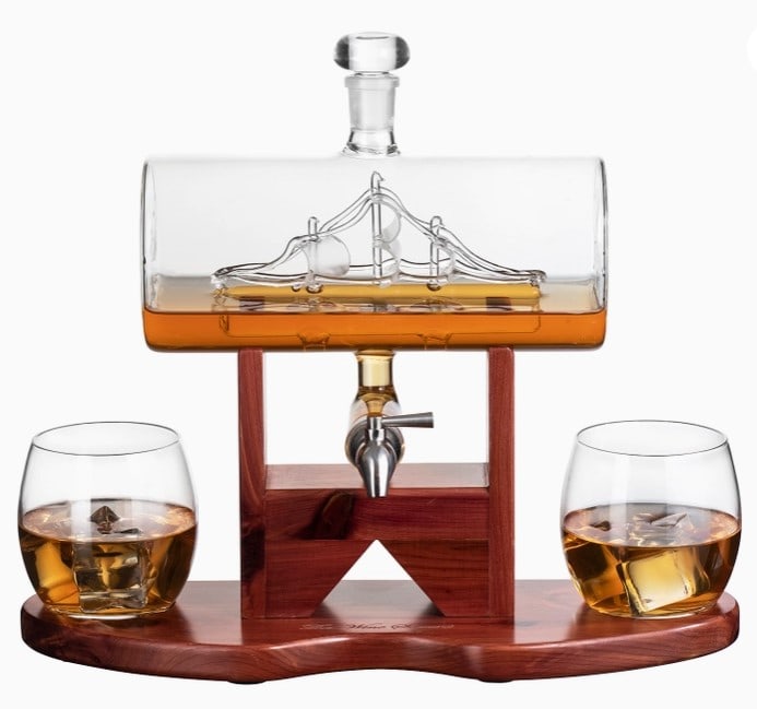 NEW WHISKEY DECANTER SIDE SHIP SET W 2 GLASSES: WHISKEY DECANTER SIDE SHIP SET -SAIL THE SEAS AND DRINK YOUR SPIRITS, THIS BEAUTIFUL SHIP DECANTER IS A NOVELTY FOR ANY TABLE OR BAR - EMBRACE YOUR LOVE OF BOTH TRAVEL ADVENTURE WITH A GOOD WHISKEY/SC