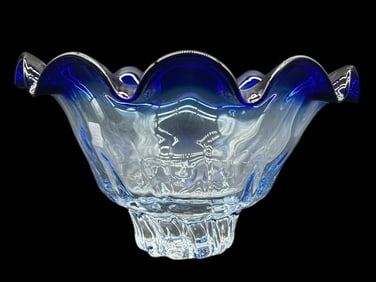 VINTAGE DECORATIVE GLASS BOWL 7"