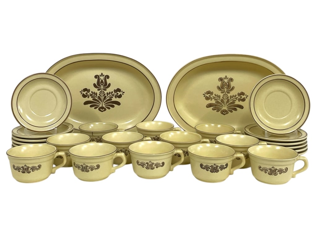 PFALTZGRAFF VILLAGE TEACUP AND SAUCER SET (1 of 10)