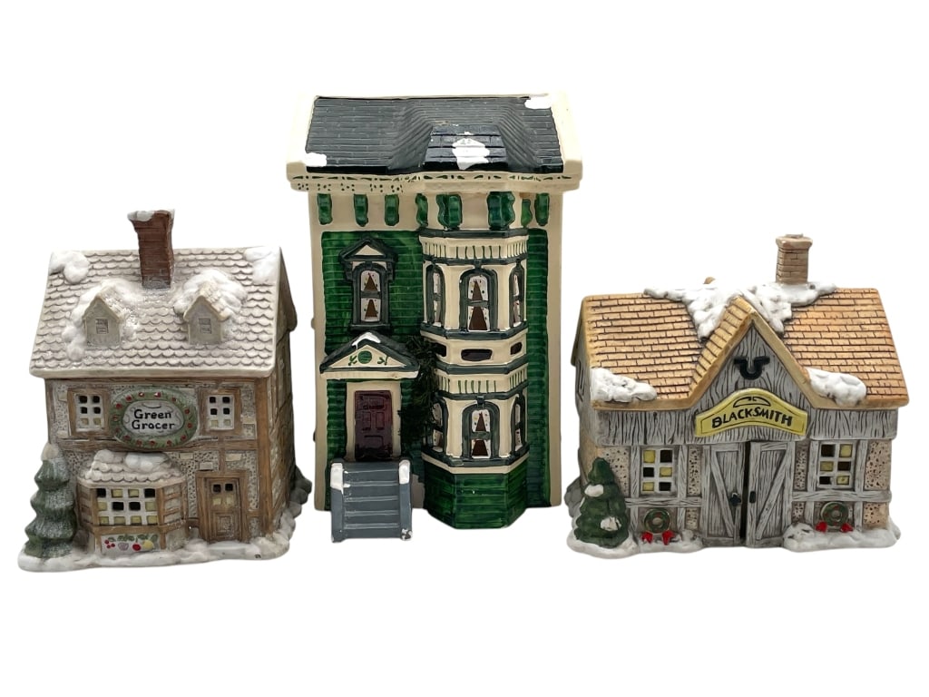 SET OF 3 VINTAGE CERAMIC CHRISTMAS VILLAGE PIECES: SET OF 3 VINTAGE CERAMIC CHRISTMAS VILLAGE BUILDINGS -VERY GOOD PRE OWNED CONDITION -3 PIECES -HAND-PAINTED WITH SNOW DETAILS AND HOLIDAY WREATHS. PERFECT FOR HOLIDAY DECOR OR COLLECTIBLE DISPLAYS. -J