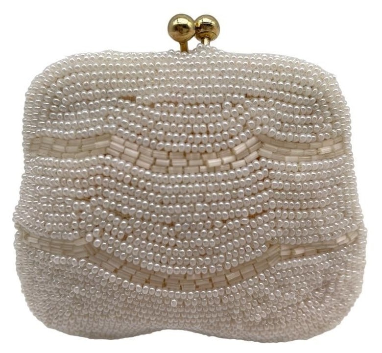 VINTAGE WHITE BEADED KISS-LOCK COIN PURSE (1 of 4)