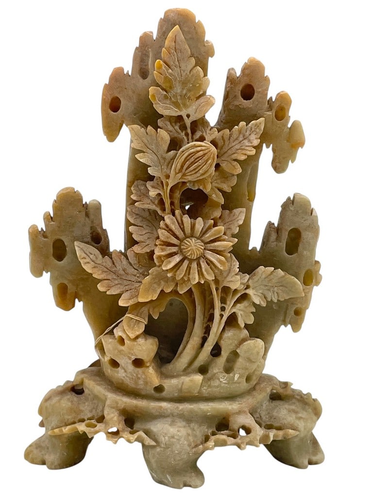 CHINESE SOAPSTONE SCULPTURE 6": CHINESE SOAPSTONE SCULPTURE 6" -VERY GOOD PRE OWNED CONDITION -APPROX 6" -FEATURES INTRICATE FLORAL MOTIF WITH BLOSSOMS, LEAVES, AND ROCK FORMATION. BEAUTIFULLY DETAILED WITH OPENWORK DESIGN AND NATUR