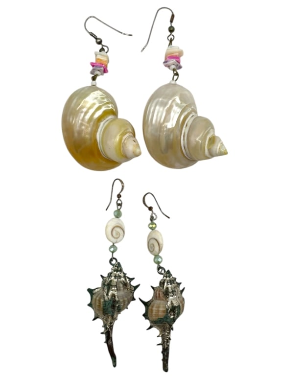 2 PAIRS OF OCEAN-INSPIRED SHELL EARRINGS (1 of 4)