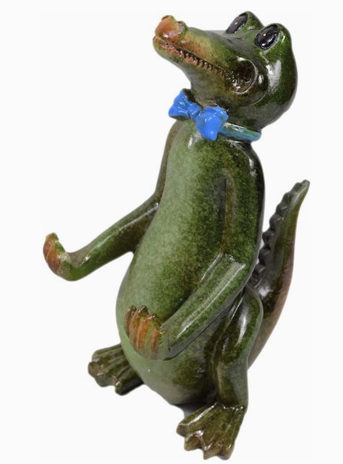 NIB SEA CREATIONS GATOR CELL PHONE HOLDER 7": NIB SEA CREATIONS GATOR CELL PHONE HOLDER 7" -NIB -APPROX 7" TALL -JA 122024 #5 ***Please note that due to limited storage space, all items must be picked up within 14 days of the auction's conclusion