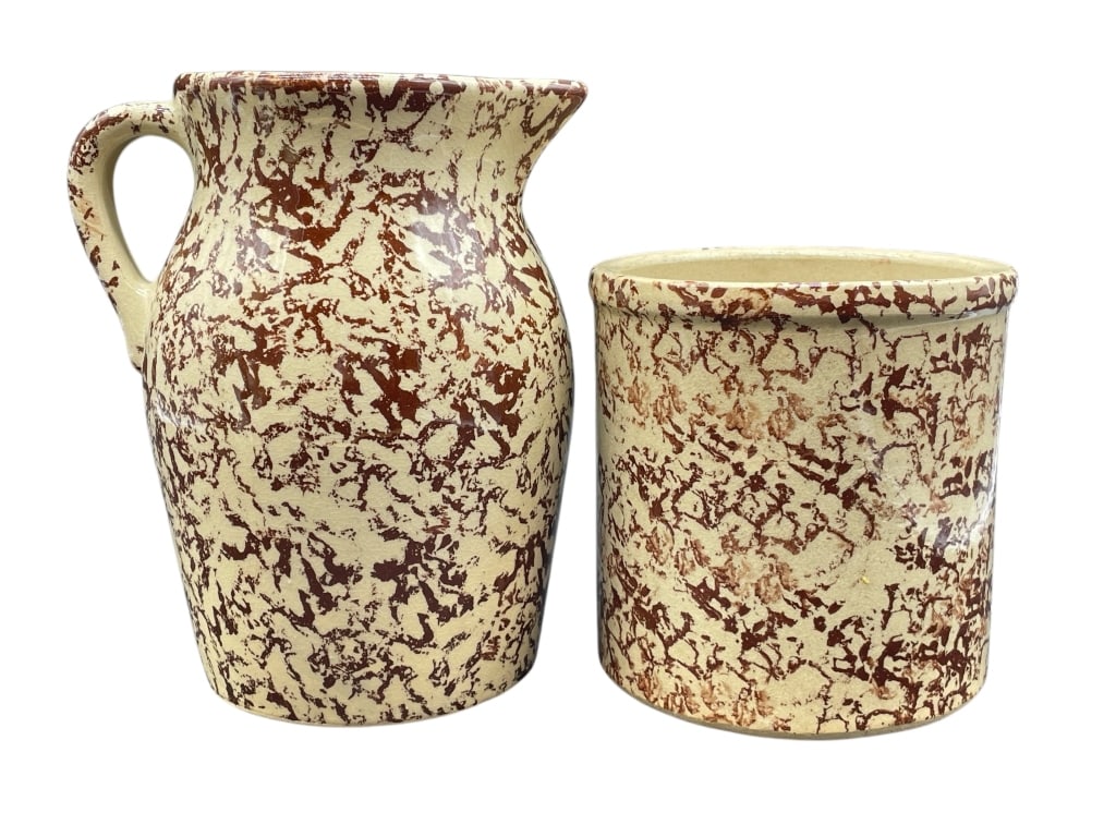 SET OF 2 VINTAGE ROSEVILLE POTTERY PIECES (1 of 6)