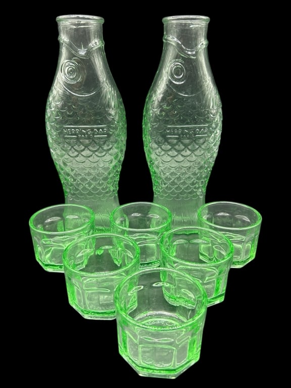 VINTAGE HERRING BAR GREEN GLASS FISH DECANTER SET (1 of 3)