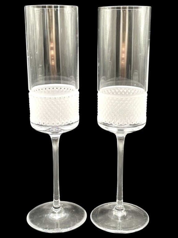 TIFFANY & CO. DIAMOND POINT CHAMPAGNE FLUTES: TIFFANY & CO. DIAMOND POINT CHAMPAGNE FLUTES -VERY GOOD PRE OWNED CONDITION -APPROX 9.5" -SLEEK CYLINDRICAL SHAPE WITH FROSTED TEXTURED BAND DETAIL. ELEGANT STEMWARE FOR CONTEMPORARY ENTERTAINING -JA
