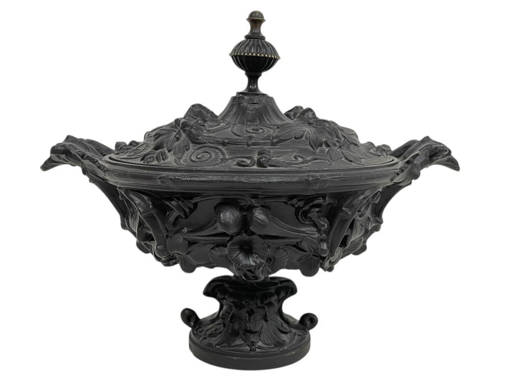 CAST IRON LIDDED TUREEN 7.5": CAST IRON LIDDED TUREEN 7.5" -VERY GOOD PRE OWNED CONDITION -APPROX 7.5" X 8.5" -ORNATE RELIEF DECORATION FEATURING SCROLLS, FLORALS, AND FOLIAGE. FOOTED BASE AND DETAILED FINIAL ON LID -JA 051925 ***
