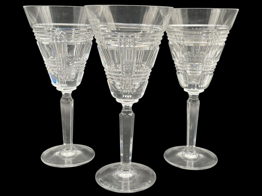 SET OF 3 RALPH LAUREN GLEN PLAID WINE GLASSES 8.5": SET OF 3 RALPH LAUREN GLEN PLAID WINE GLASSES 8.5" -GOOD PRE OWNED CONDITION, ONE GLASS HAS SMALL CHIP ON RIM (SEE PHOTOS) -APPROX 8.5" X 3.75" -ELEGANT CUT CRYSTAL DESIGN WITH VERTICAL AND CROSSHATCH