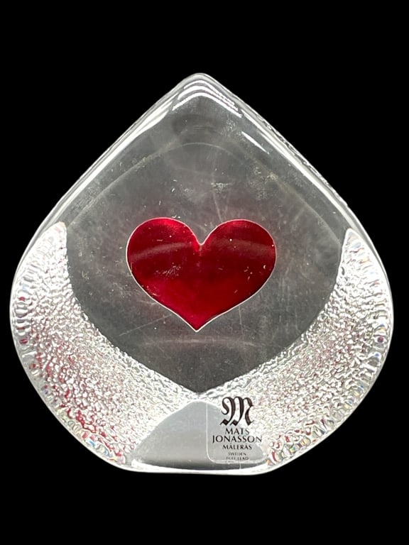MATS JONASSON CRYSTAL HEART PAPERWEIGHT 3" (1 of 8)