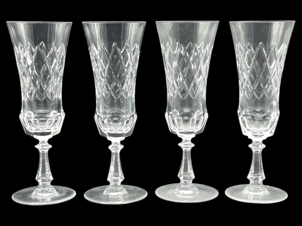 4 WATERFORD-STYLE CUT CRYSTAL CHAMPAGNE FLUTES: 4 WATERFORD-STYLE CUT CRYSTAL CHAMPAGNE FLUTES - VERY GOOD PRE-OWNED CONDITION - 7.5" H, 2.75" DIAMETER APPROX - ELEGANT STEMWARE FEATURING A TALL FLARED FORM WITH DIAMOND CUT PATTERNING AND SCALLOPED